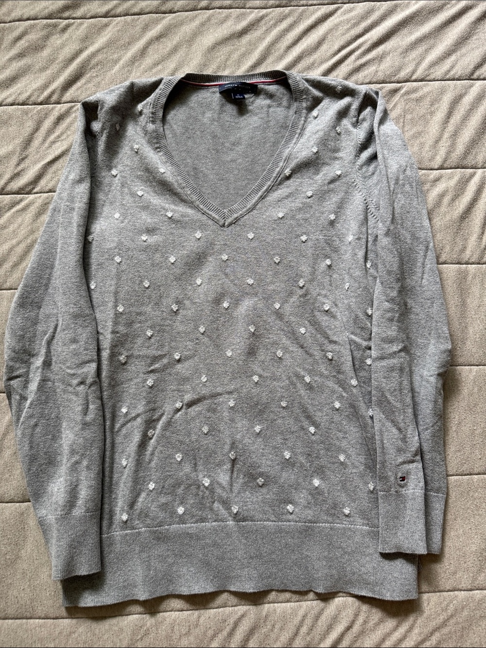 Tommy Hilfiger Light Gray V-Neck Sweater with Raised Dot Texture